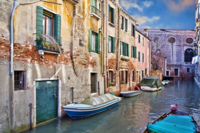 Fotobehang Venetiaanse architectuur met groene luiken