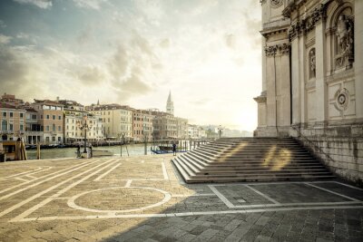 Fotobehang Venetiaanse architectuur onder de zon