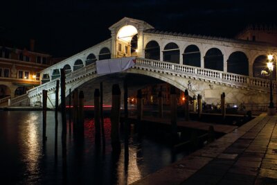 Venetiaanse brug 's nachts