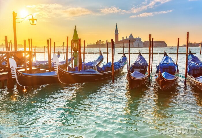 Fotobehang Venetiaanse gondels in de zon