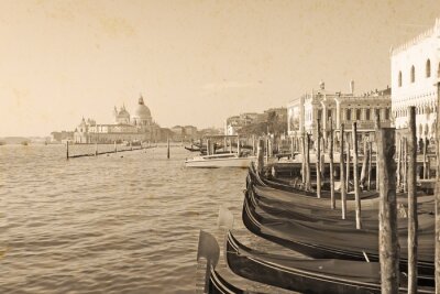 Venetiaanse gondels in sepia