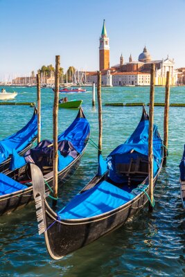 Fotobehang Venetiaanse gondels op het turquoise water