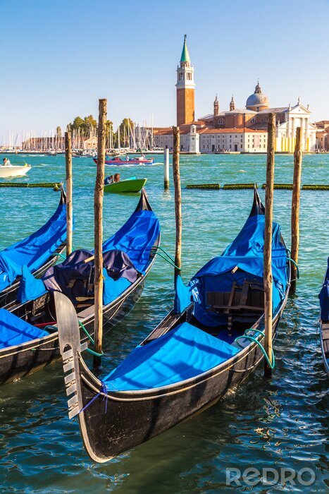 Fotobehang Venetiaanse gondels op het turquoise water