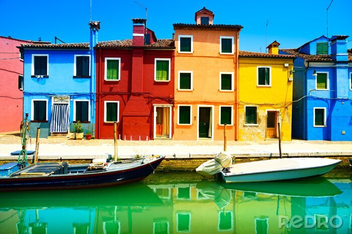 Fotobehang Venetië bezienswaardigheid, Burano eiland kanaal, kleurrijke huizen en boten,