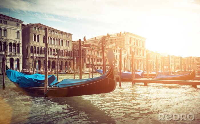 Fotobehang Venetië tegen de achtergrond van de verlichte hemel