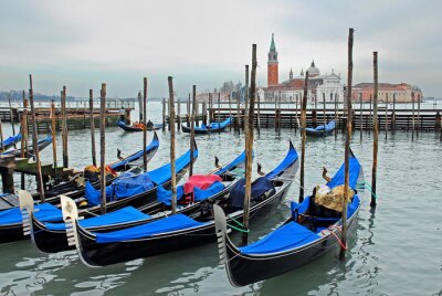 Fotobehang Venetië tegen de achtergrond van donkere wolken