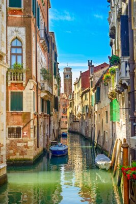 Fotobehang Venetië turquoise tussen gebouwen