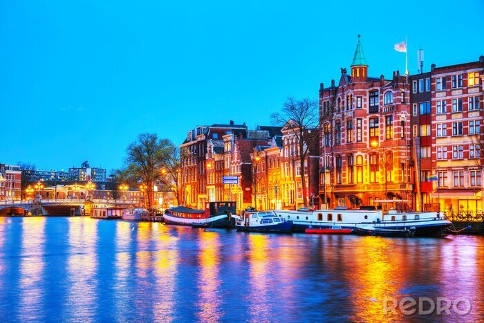 Fotobehang Verlicht Amsterdam bij nacht