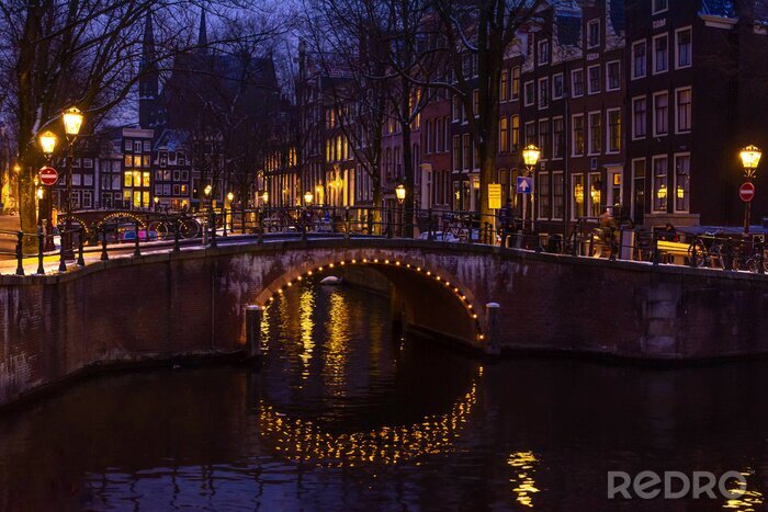 Fotobehang Verlichte brug in Amsterdam