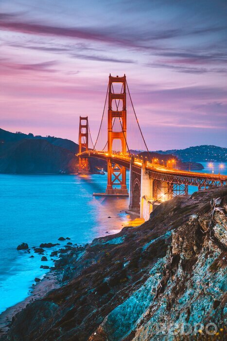 Fotobehang Verlichte brug in San Francisco in de avond