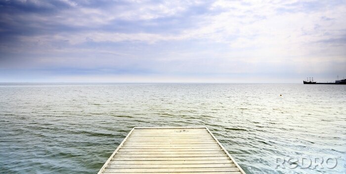 Fotobehang Verlichte pier over de zee