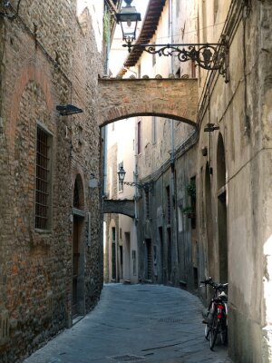 Fotobehang 'Via della Torre' in het oude centrum van Pistoia, Toscane, Italië