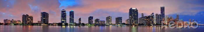 Fotobehang Violette nacht skyline van Miami