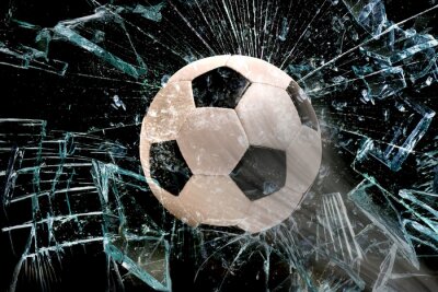 Fotobehang voetbal tussen gebroken glas