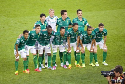 Fotobehang Voetballers poseren voor foto's
