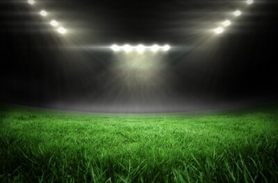Voetbalveld met fel licht