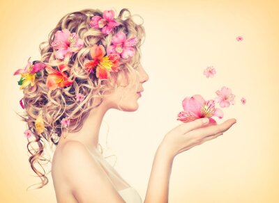 Fotobehang Vrouw met bloemen in het haar