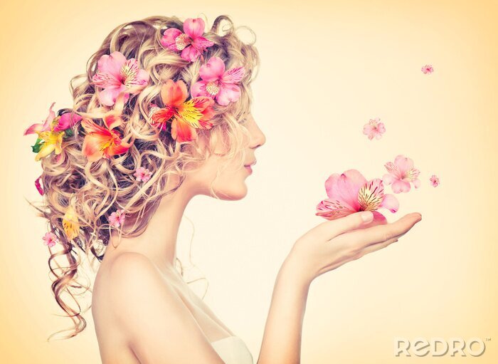 Fotobehang Vrouw met bloemen in het haar