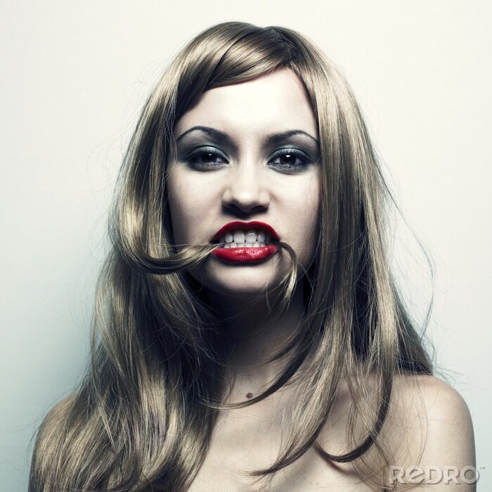 Fotobehang Vrouw met een dreigend gezicht