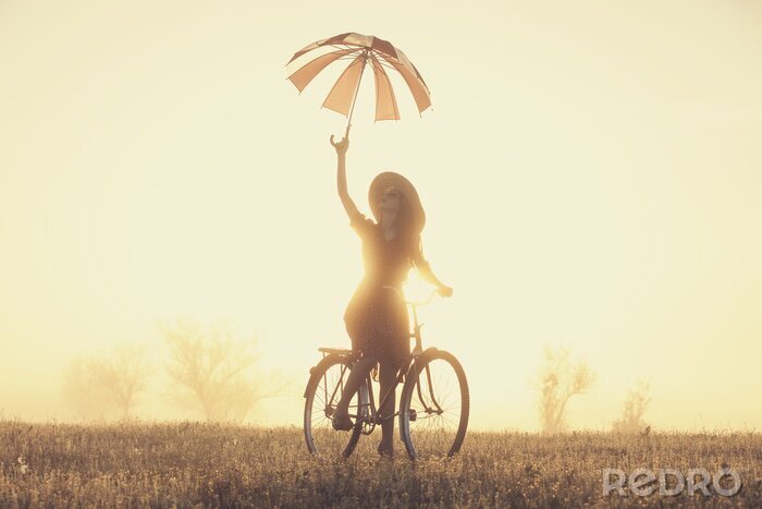 Fotobehang Vrouw op een fiets