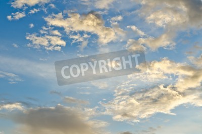 Fotobehang Vrouw tegen de achtergrond van een oranje lucht