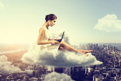 Fotobehang Vrouw zittend op een wolk
