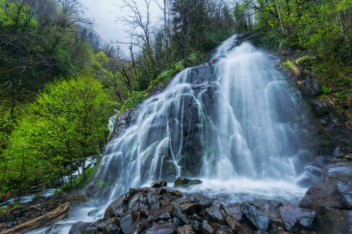 Fotobehang Waterval op een bewolkte dag