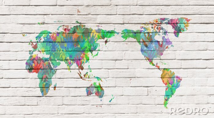 Fotobehang Wereldkaart met handafdrukken op bakstenen achtergrond