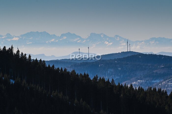 Fotobehang Windkraft im Südschwarzwald mit Alpenpanorama