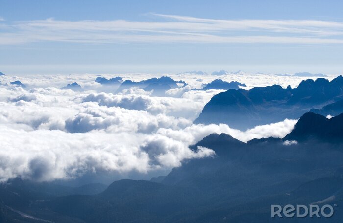 Fotobehang Wolken tussen bergen