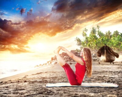Fotobehang Yoga in de zonsondergang