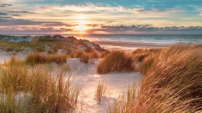 Fotobehang Zandduinen aan de zee bij zonsopgang