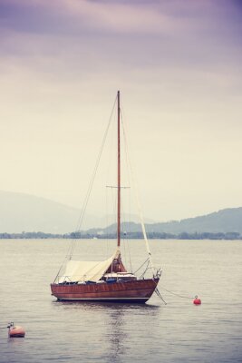 Fotobehang Zeilboot bij de boeien