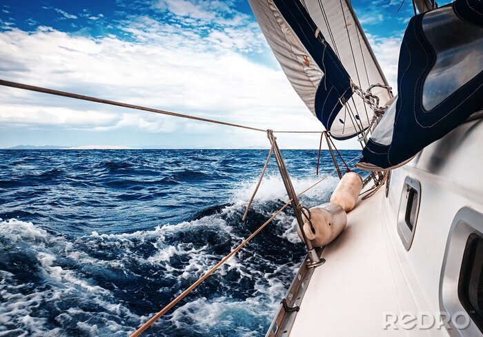 Fotobehang Zeilboot en zeegolven