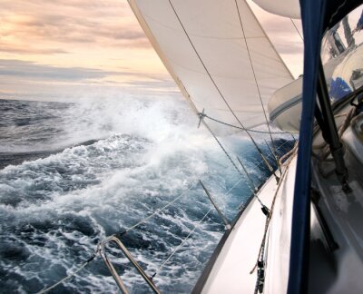 Fotobehang Zeilboot in het midden van de zee en de golven