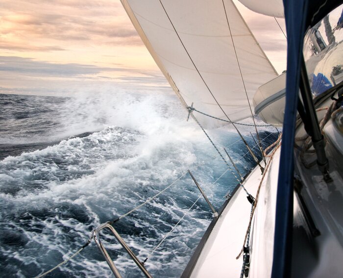 Fotobehang Zeilboot in het midden van de zee en de golven