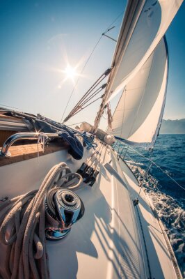 Fotobehang Zeilboot op een zonnige zomerdag