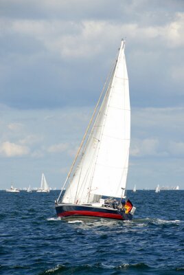 Fotobehang Zeilboot op zee in kleur