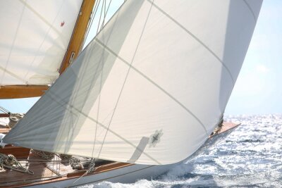 Fotobehang Zeilboot tijdens het draaien