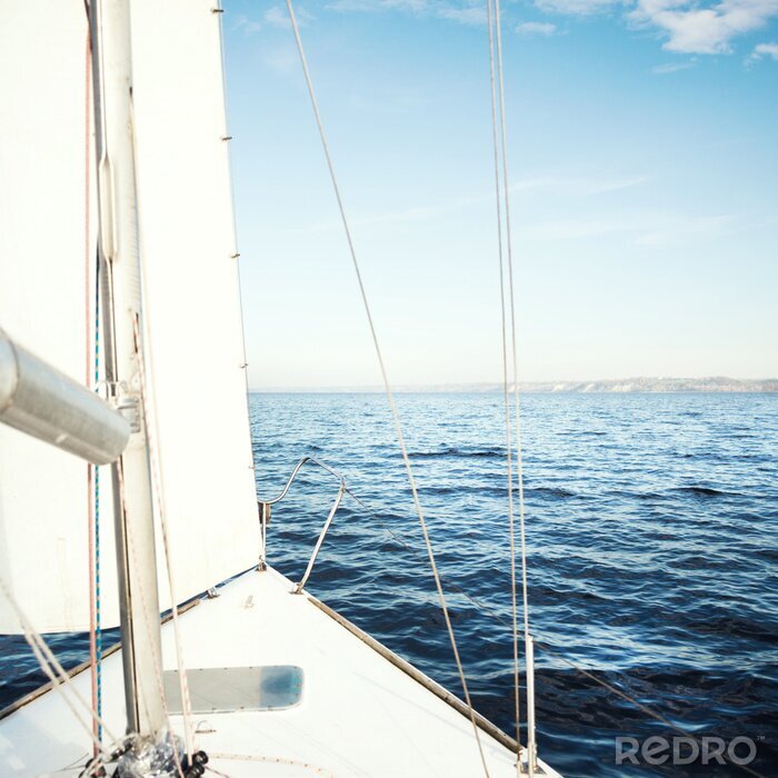 Fotobehang Zeilboot uitzicht op zee