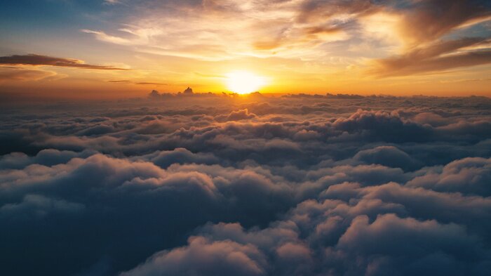 Fotobehang Zon gezien vanuit het perspectief van de wolken