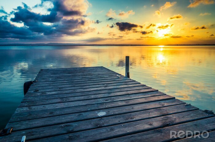 Fotobehang Zonsondergang boven het meer van Valencia