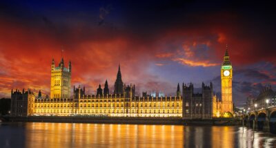Zonsondergang Kleuren op de Big Ben en het Huis van het Parlement - Londen