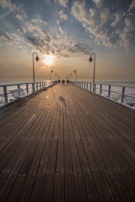 Zonsondergang op de pier in Gdynia