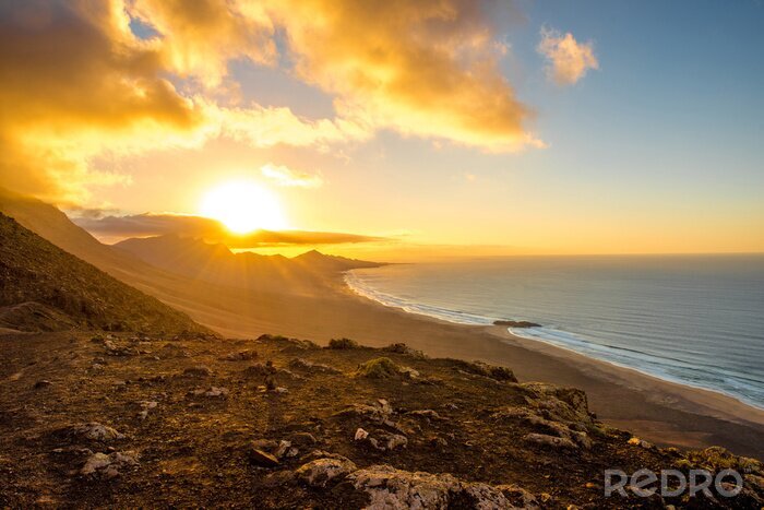 Fotobehang Zonsondergang op een Spaans strand