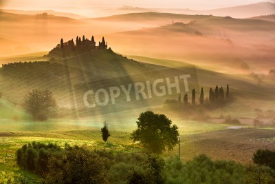 Fotobehang Zonsopgang en mist boven Toscane