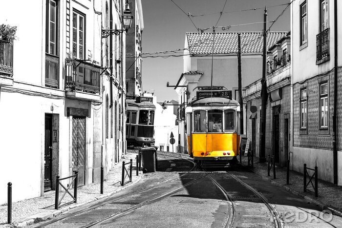 Fotobehang Zwart-wit Lissabon met geel accent