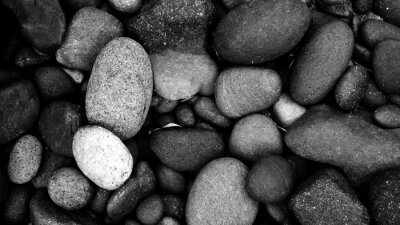 Zwart-witte gladde stenen
