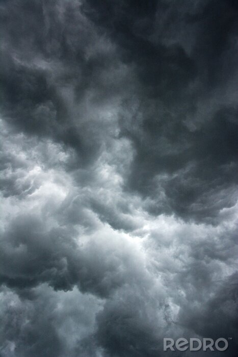 Fotobehang Zwart-witte stormwolken