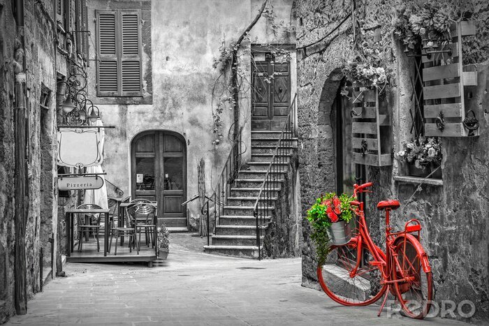 Fotobehang Zwart-witte Toscaanse stad met rood element